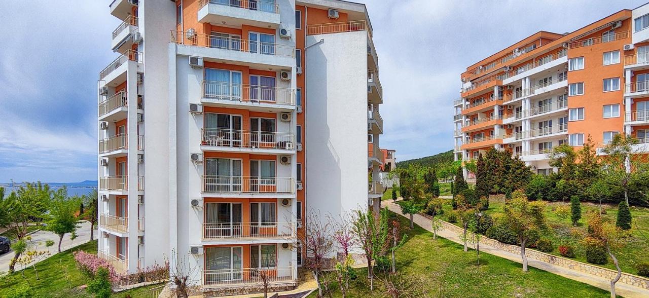 Crown And Imperial Apartments Sveti Vlas Exterior photo