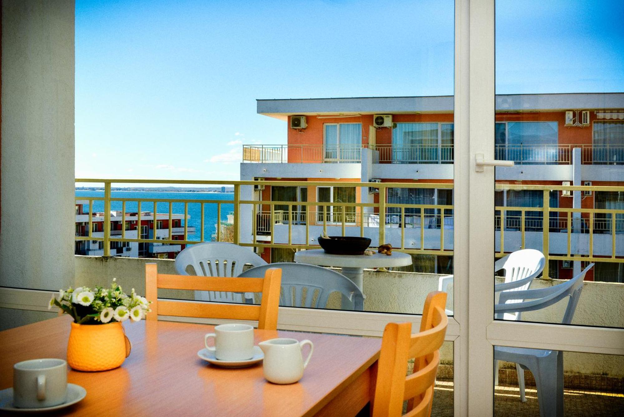 Crown And Imperial Apartments Sveti Vlas Exterior photo