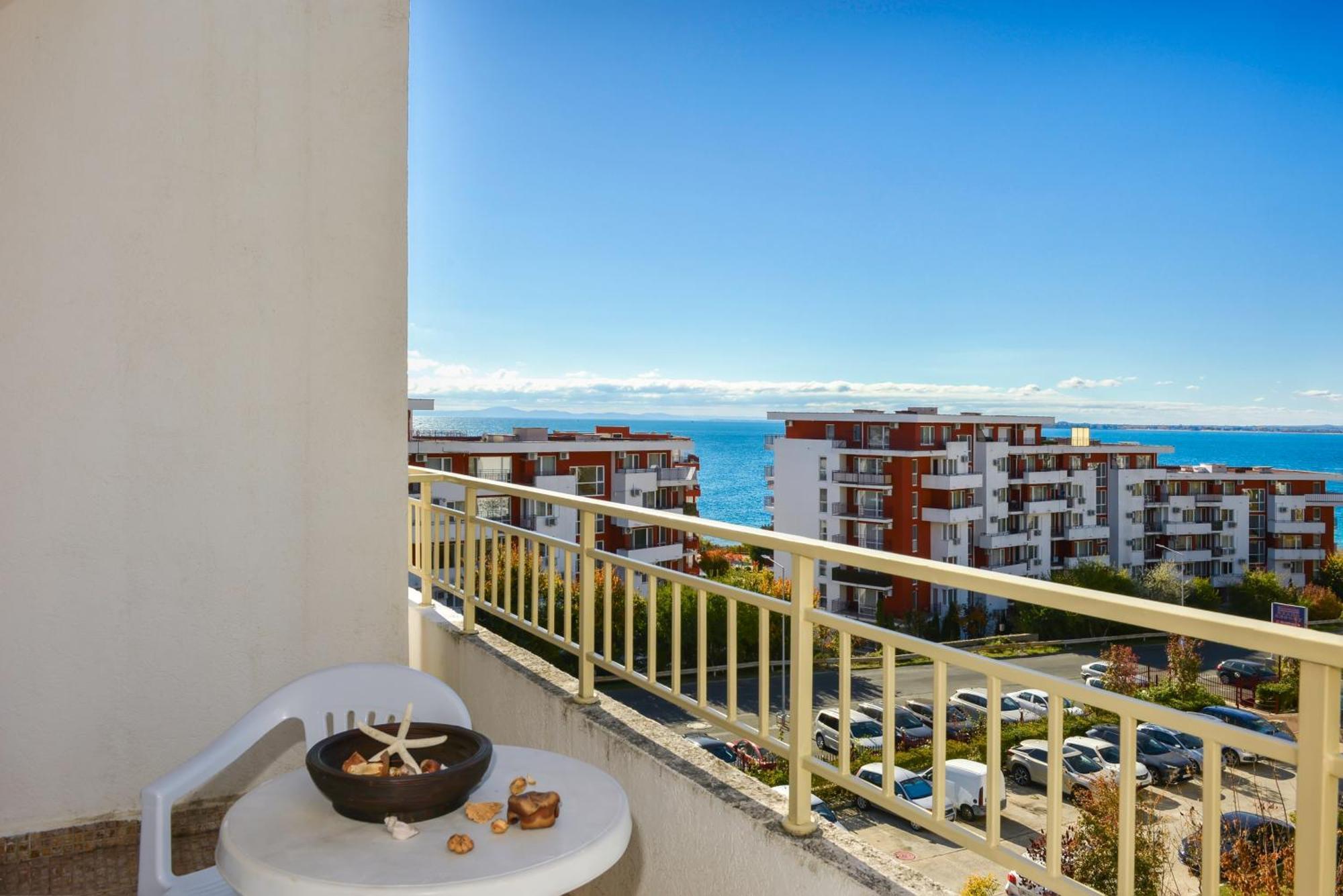 Crown And Imperial Apartments Sveti Vlas Exterior photo