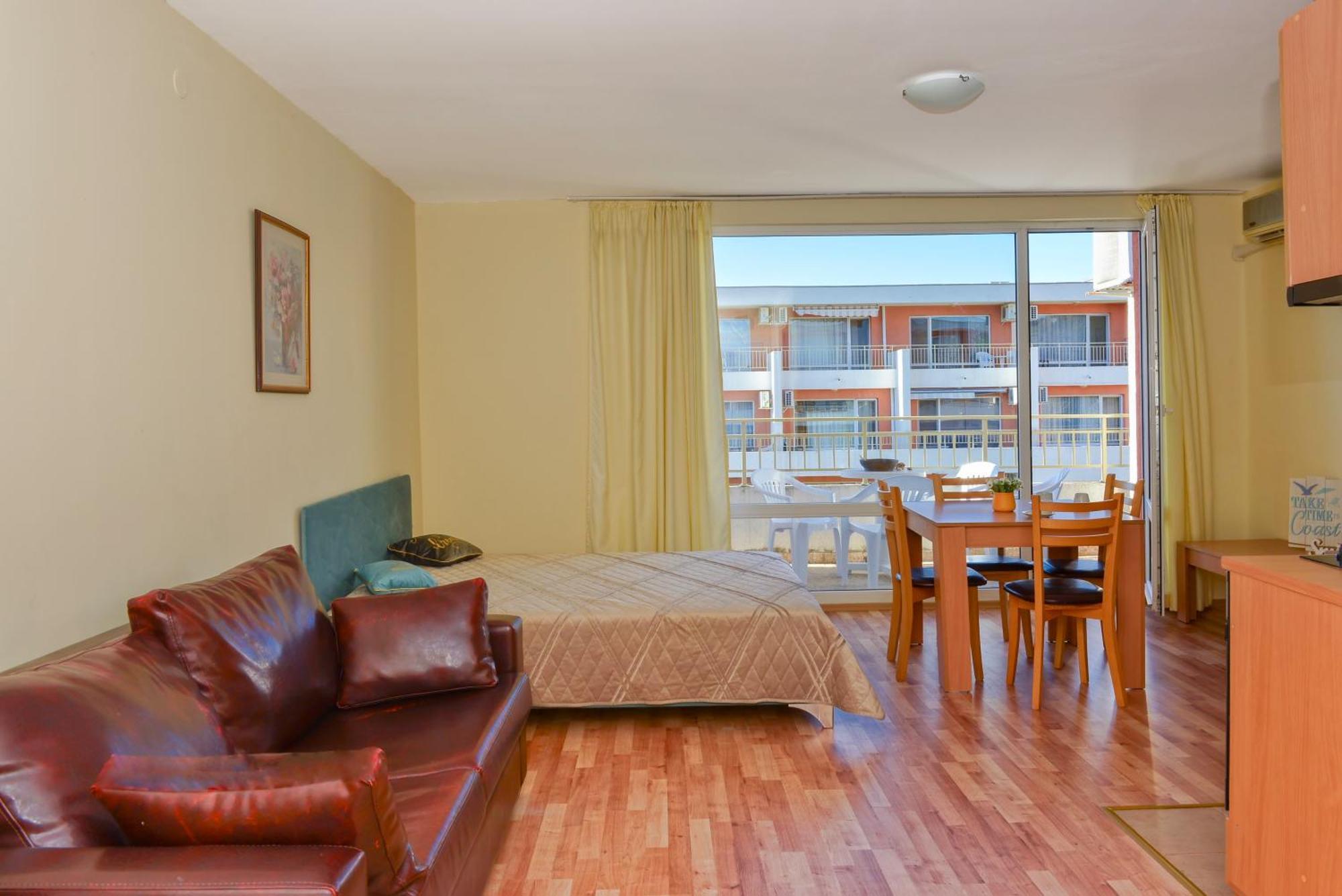 Crown And Imperial Apartments Sveti Vlas Exterior photo