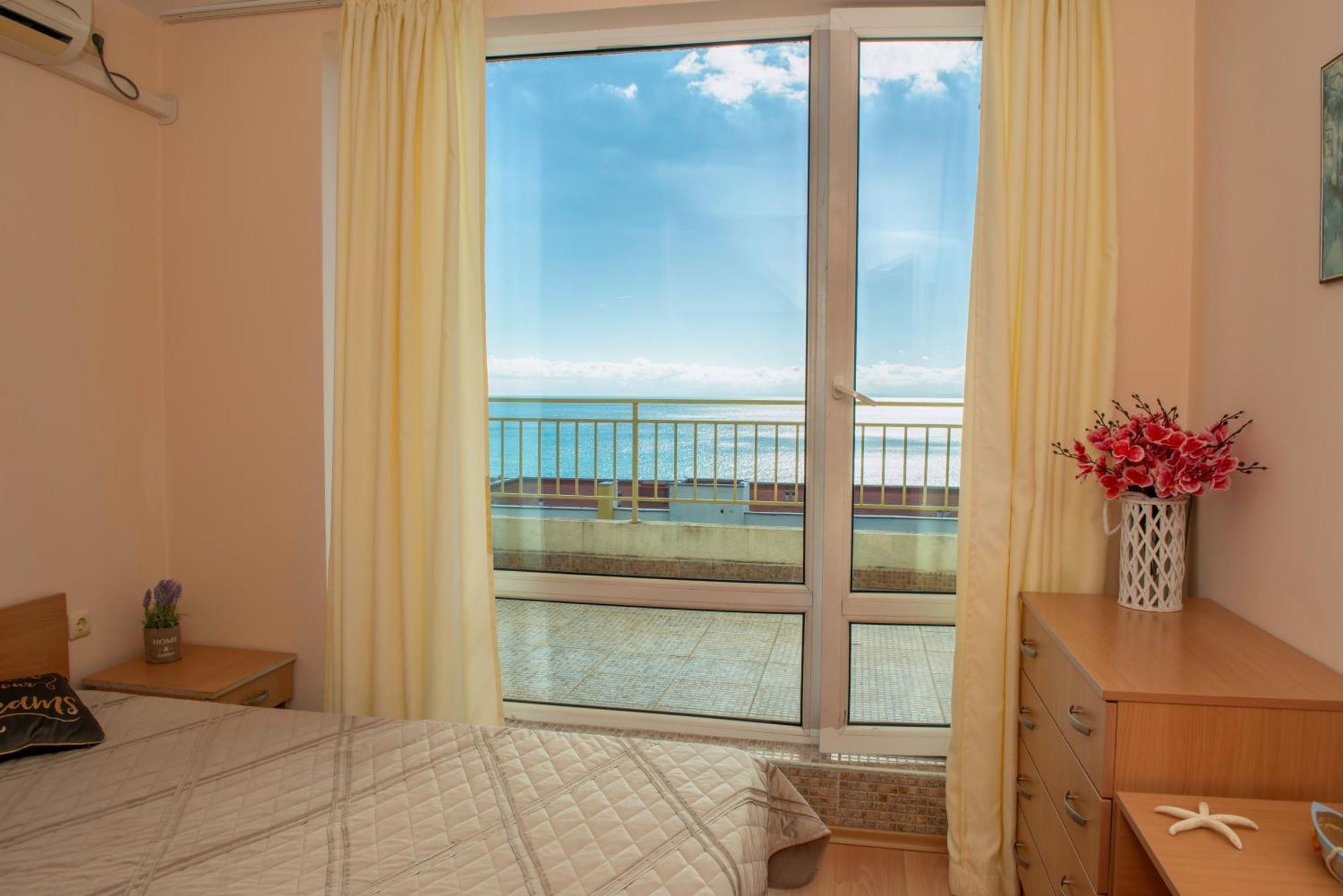 Crown And Imperial Apartments Sveti Vlas Exterior photo