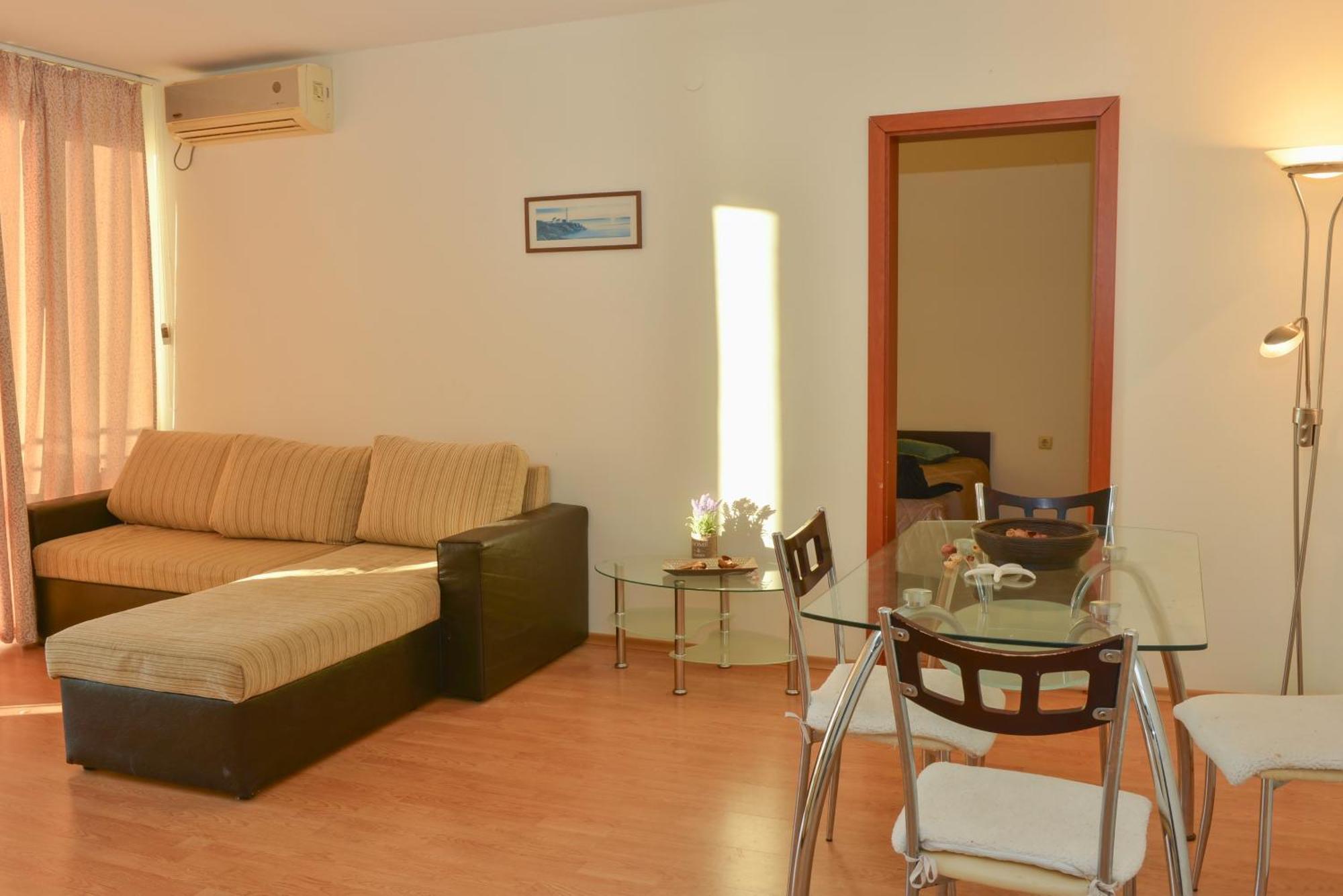 Crown And Imperial Apartments Sveti Vlas Exterior photo