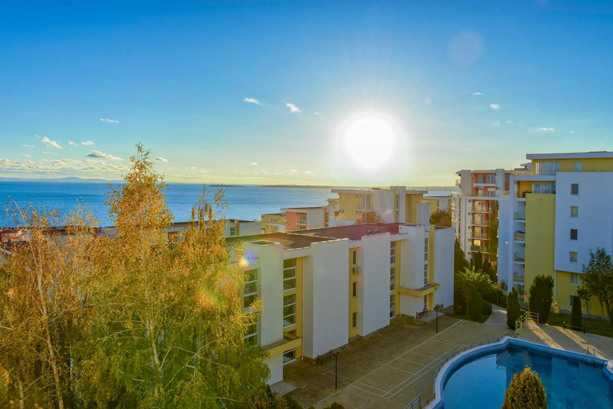 Crown And Imperial Apartments Sveti Vlas Exterior photo
