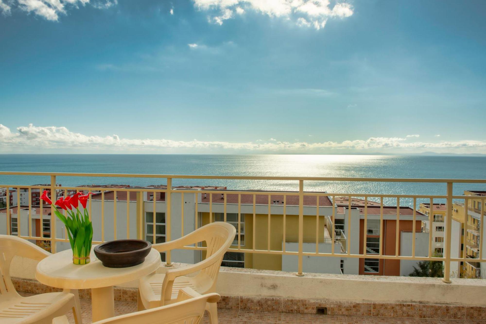 Crown And Imperial Apartments Sveti Vlas Exterior photo