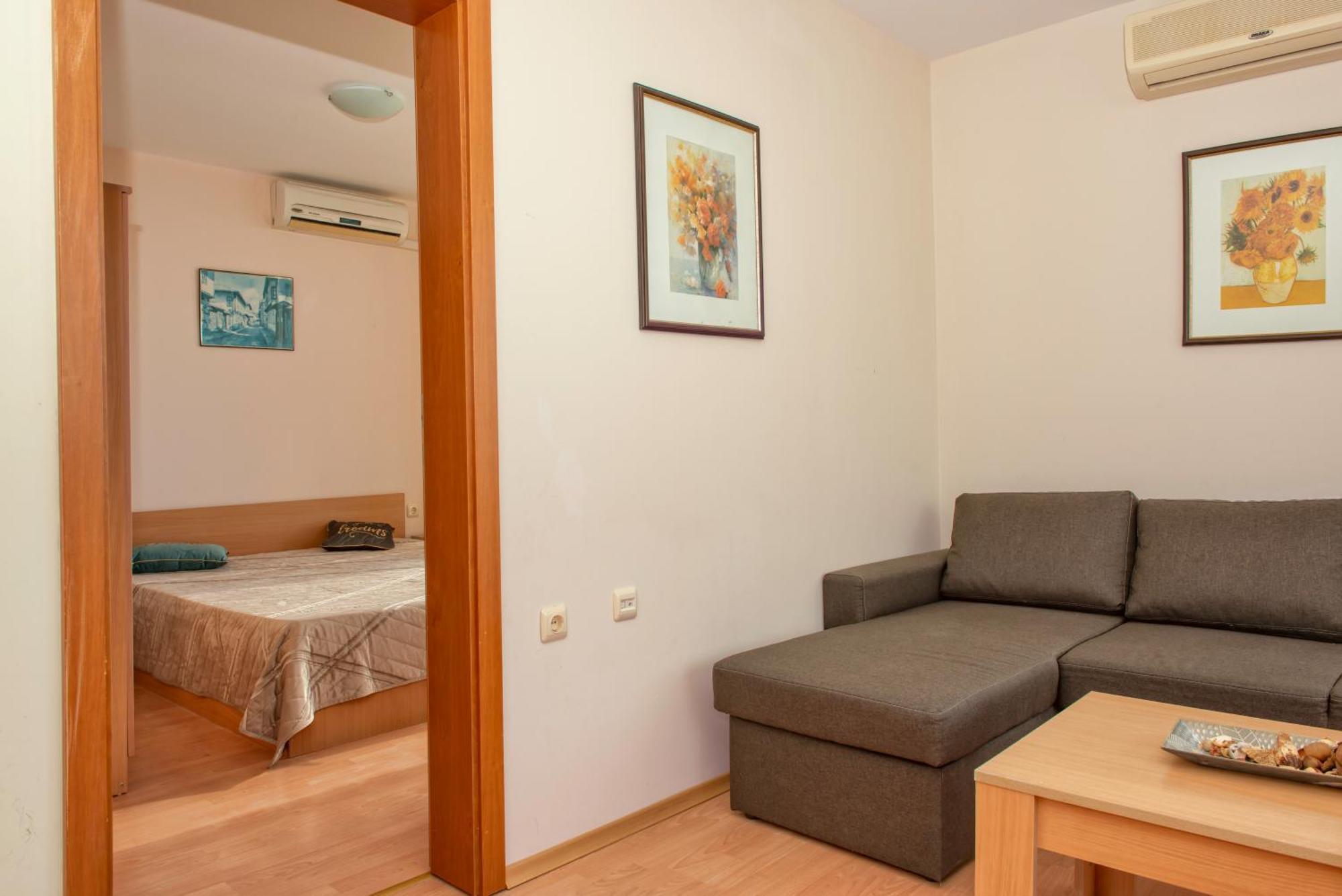 Crown And Imperial Apartments Sveti Vlas Exterior photo