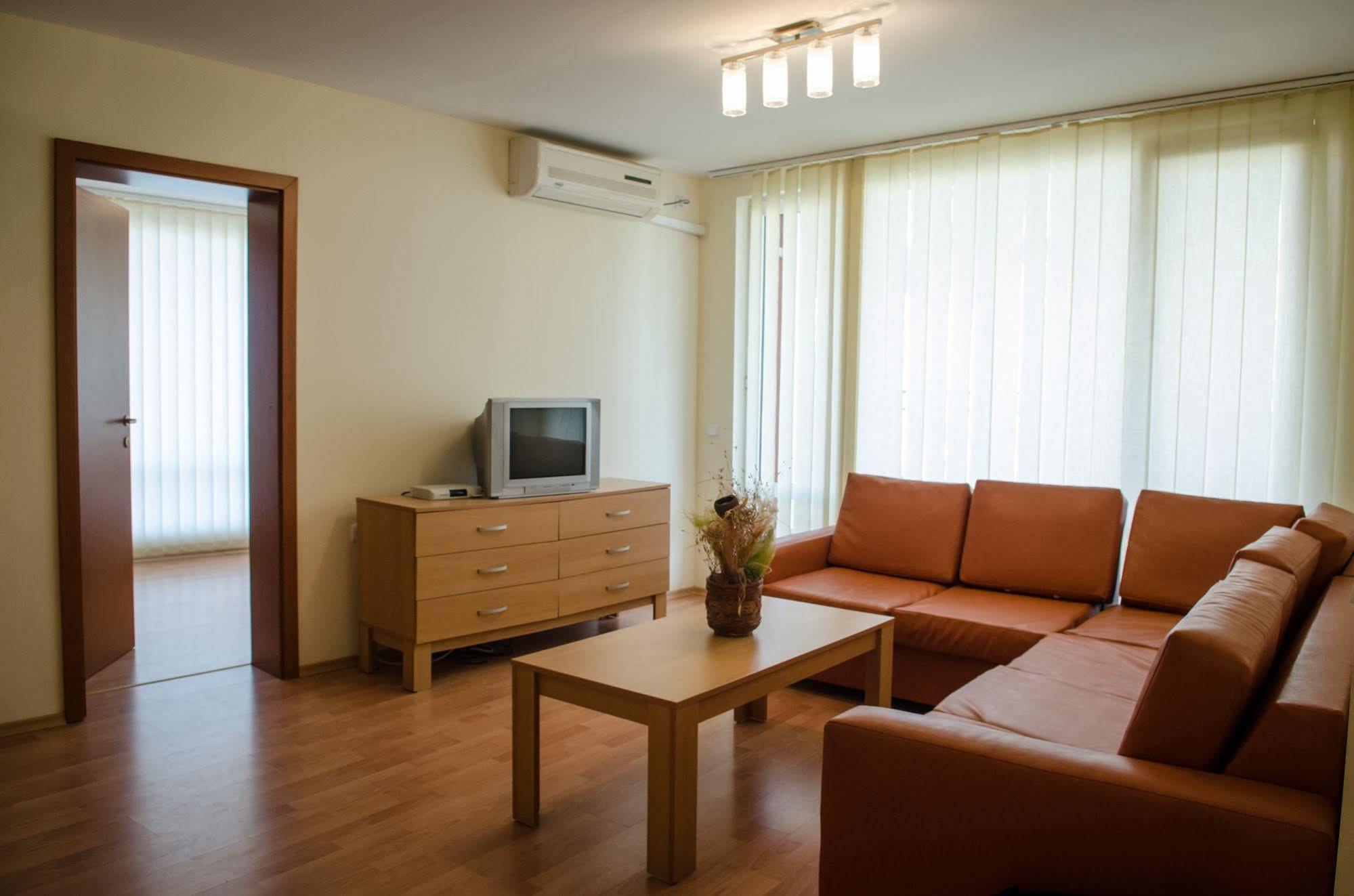 Crown And Imperial Apartments Sveti Vlas Exterior photo