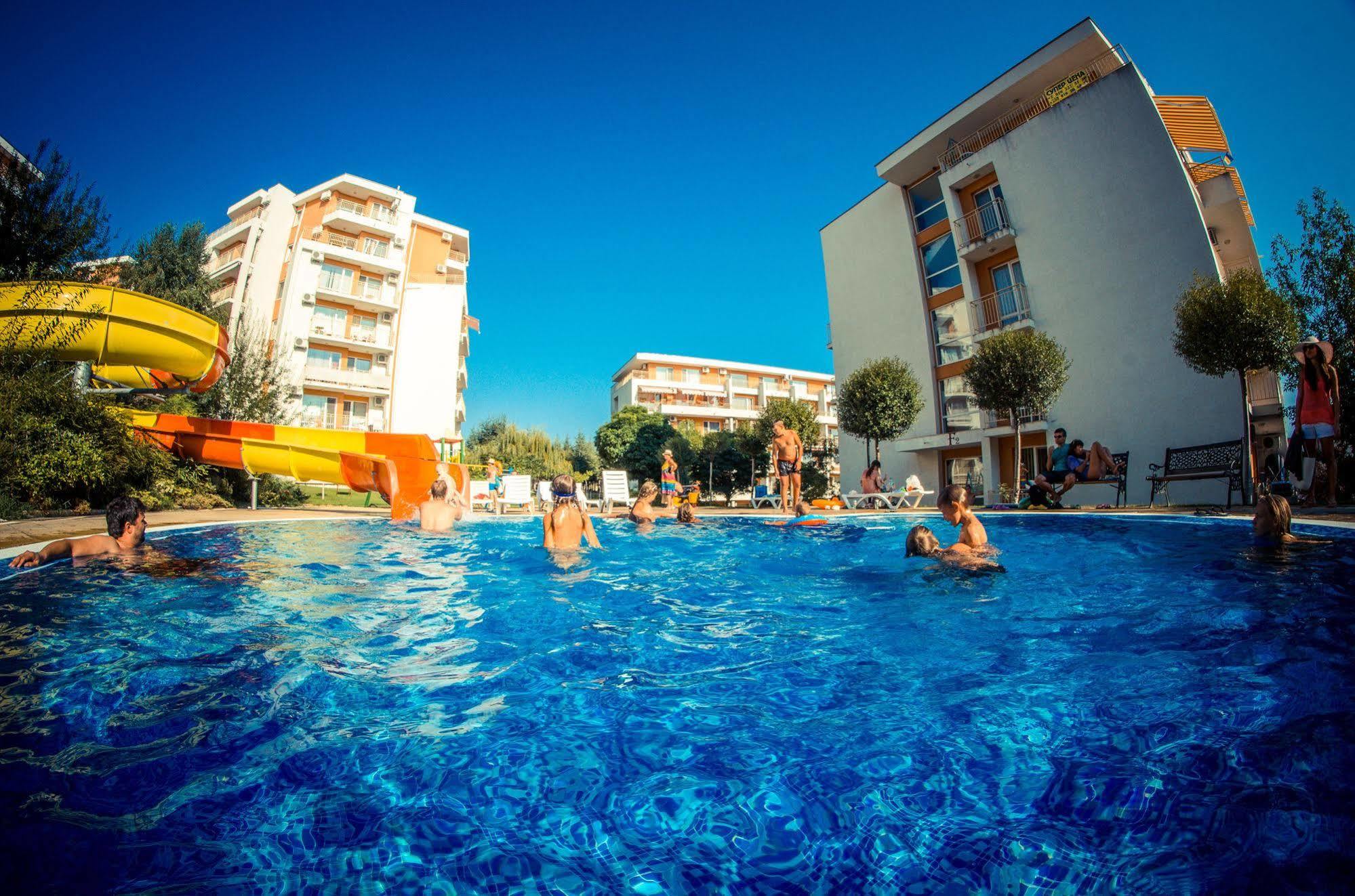 Crown And Imperial Apartments Sveti Vlas Exterior photo