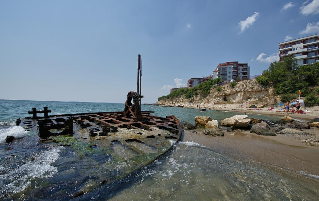 Crown And Imperial Apartments Sveti Vlas Exterior photo